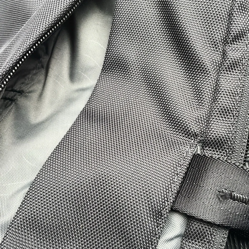 LIKE NEW- INCASE LAPTOP BAG (BLACK)